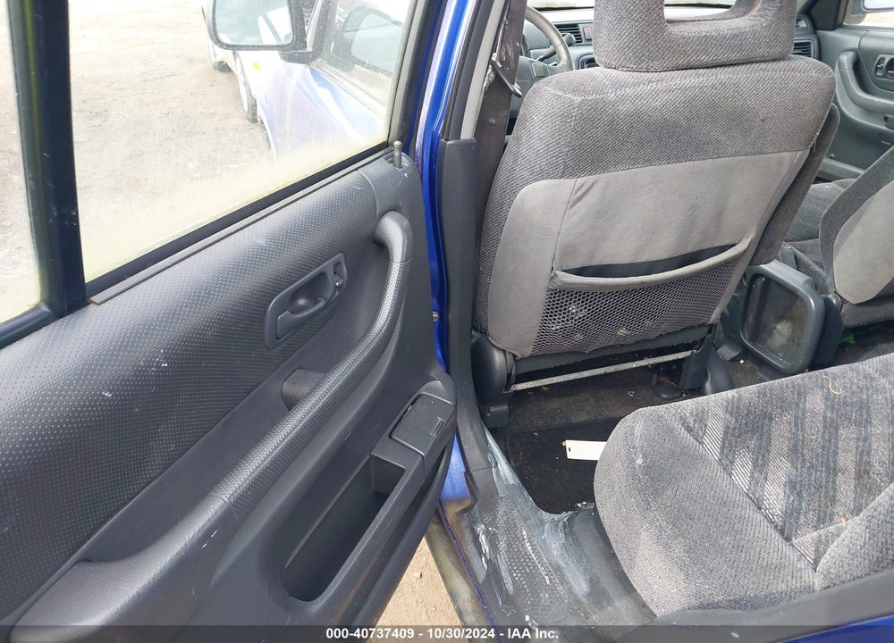 2000 HONDA CR-V LX VIN: JHLRD1843YC022905