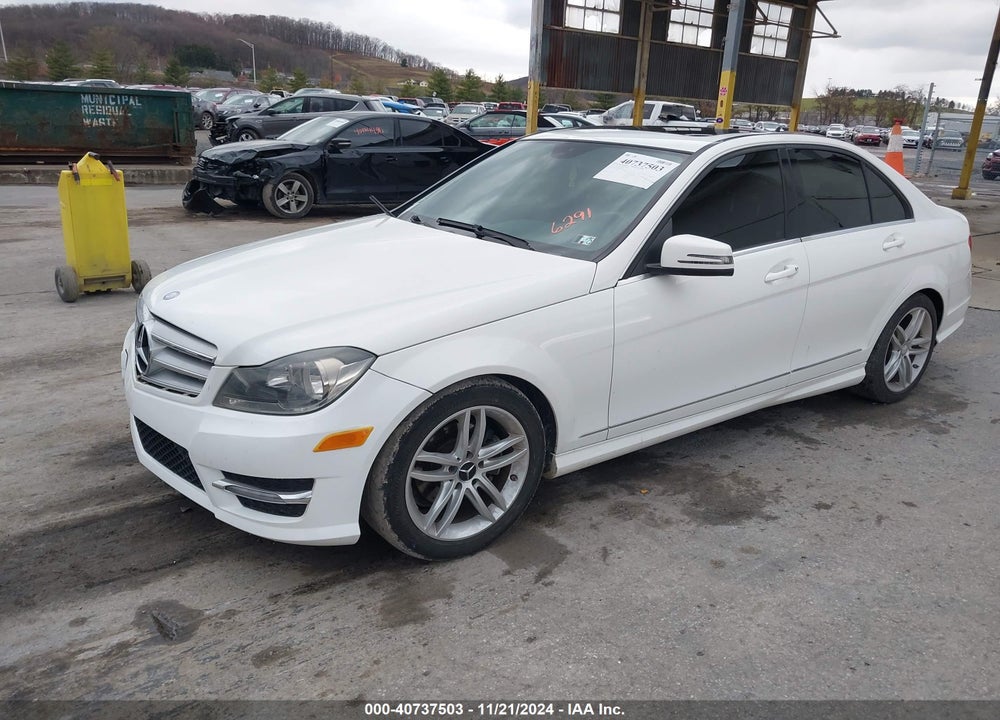 2013 MERCEDES-BENZ C 250 LUXURY/SPORT VIN: WDDGF4HB2DR246291