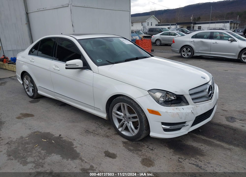 2013 MERCEDES-BENZ C 250 LUXURY/SPORT VIN: WDDGF4HB2DR246291