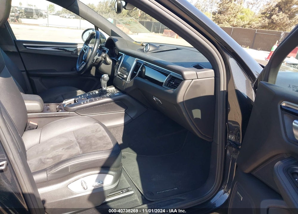 2017 PORSCHE MACAN VIN: WP1AA2A5XHLB02602