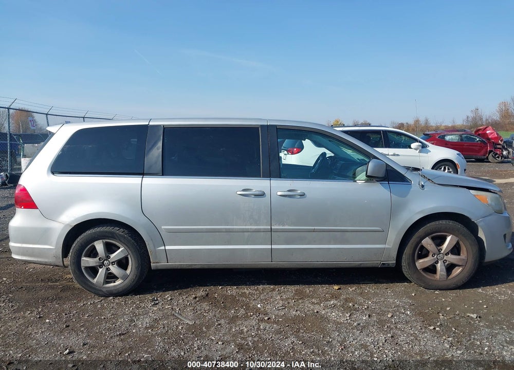 2010 VOLKSWAGEN ROUTAN SE VIN: 2V4RW3D19AR268181