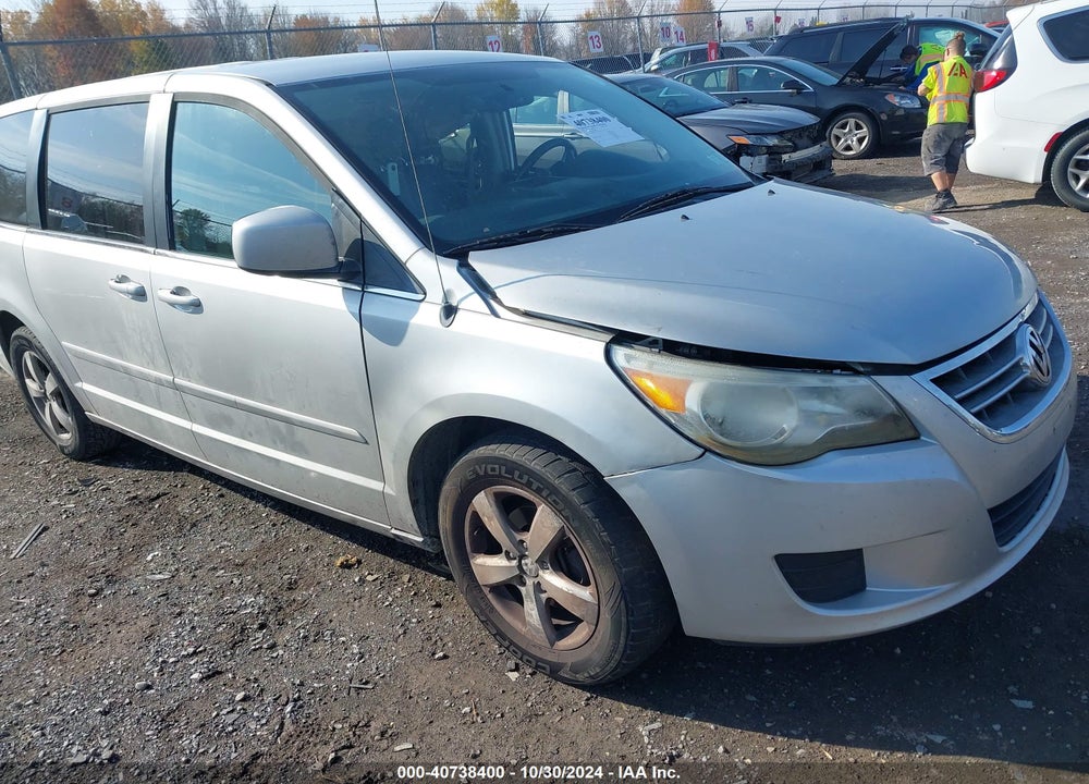 2010 VOLKSWAGEN ROUTAN SE VIN: 2V4RW3D19AR268181