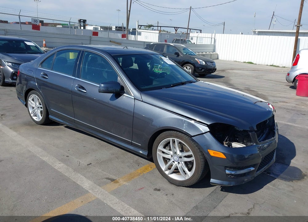 2013 MERCEDES-BENZ C 300 4MATIC VIN: WDDGF8AB1DR267229