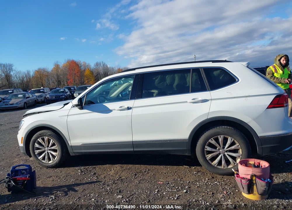 2018 VOLKSWAGEN TIGUAN 2.0T SE/SEL VIN: 3VV2B7AX8JM002179