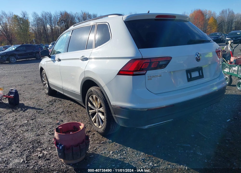2018 VOLKSWAGEN TIGUAN 2.0T SE/SEL VIN: 3VV2B7AX8JM002179