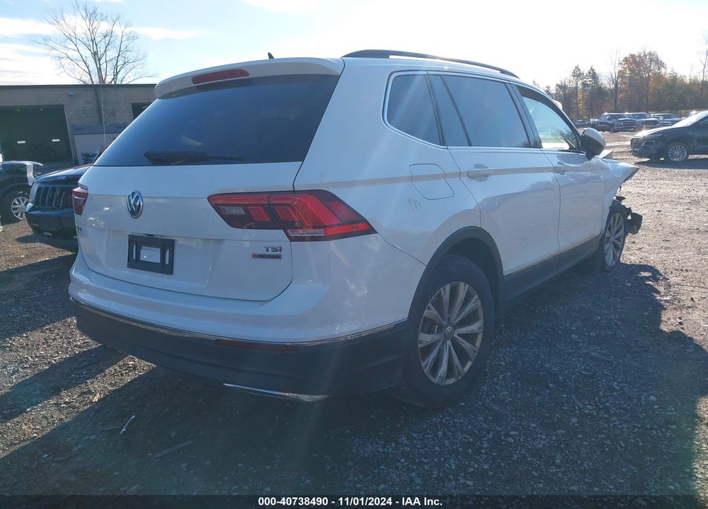 2018 VOLKSWAGEN TIGUAN 2.0T SE/SEL VIN: 3VV2B7AX8JM002179