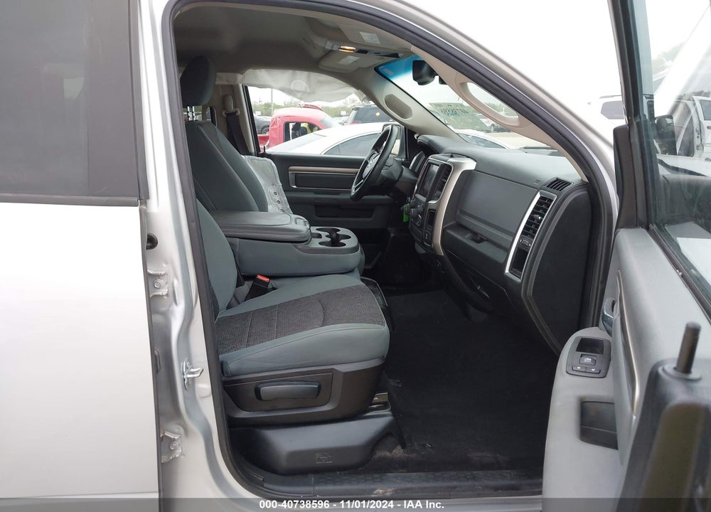 2019 RAM 1500 CLASSIC SLT 4X2 5'7 BOX VIN: 1C6RR6LT1KS549145