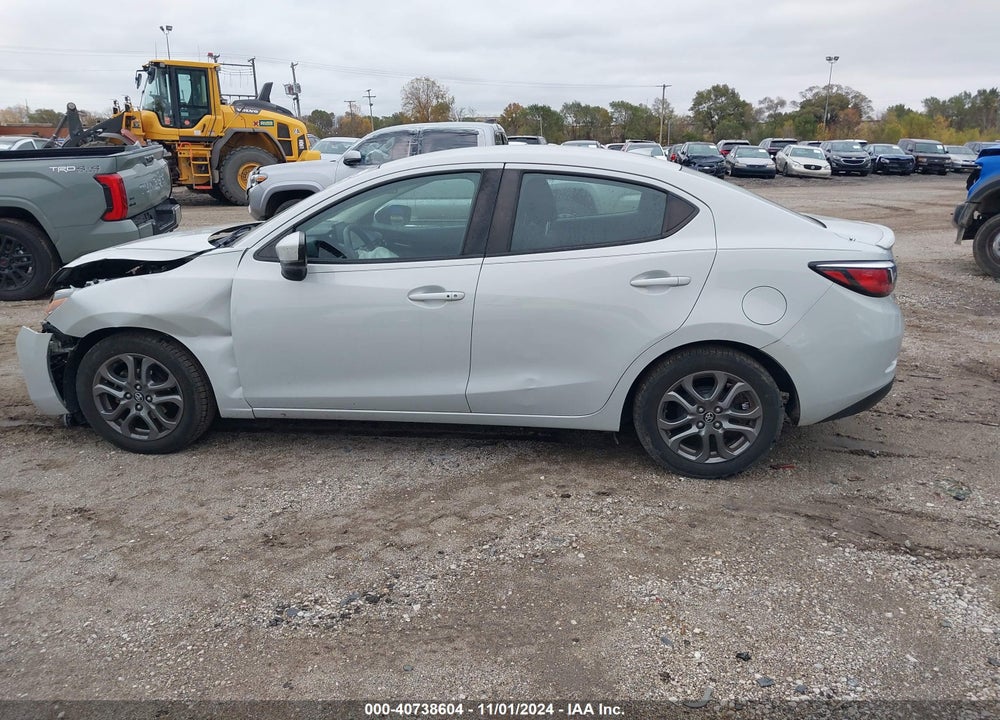 2019 TOYOTA YARIS LE VIN: 3MYDLBYV0KY526224