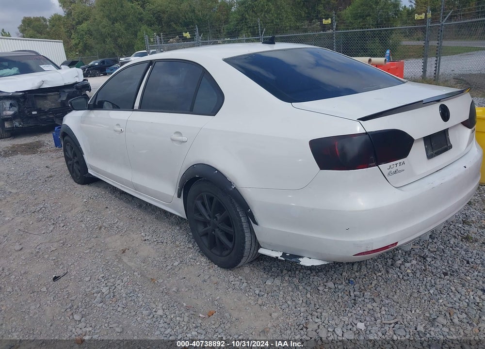 2011 VOLKSWAGEN JETTA 2.5L SE VIN: 3VWDZ7AJ8BM346026