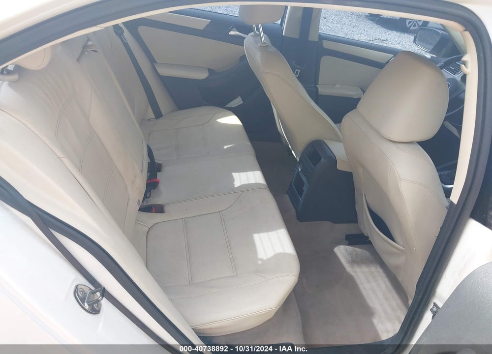 2011 VOLKSWAGEN JETTA 2.5L SE VIN: 3VWDZ7AJ8BM346026