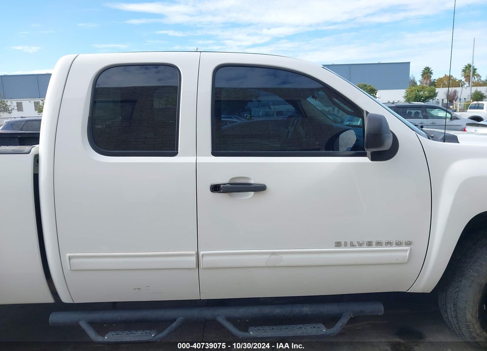 2013 CHEVROLET SILVERADO 1500 LT VIN: 1GCRCSE02DZ319128