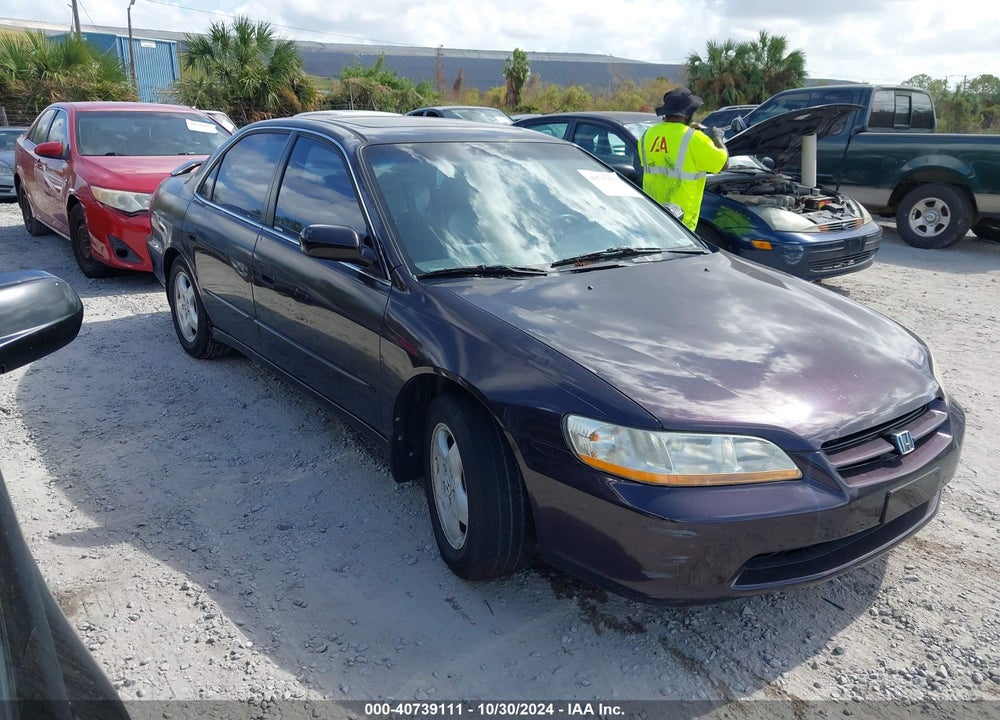 1998 HONDA ACCORD EX V6 VIN: 1HGCG1651WA051268