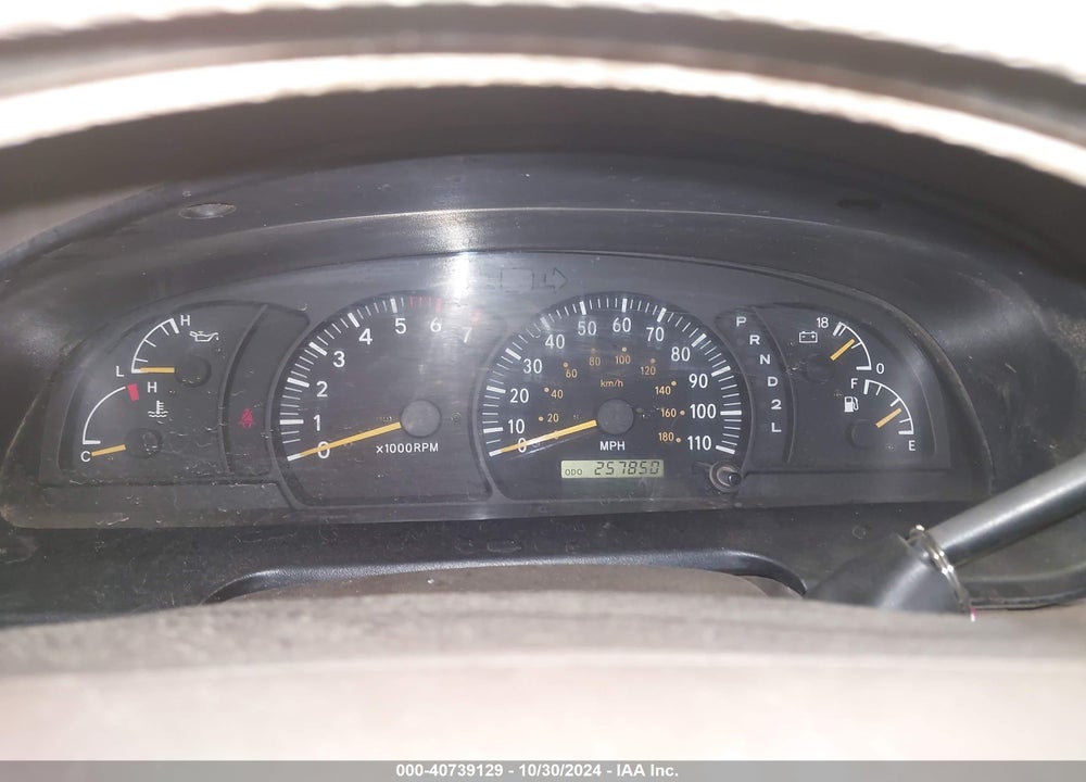 2000 TOYOTA TUNDRA SR5 V8 VIN: 5TBBT4411YS036260