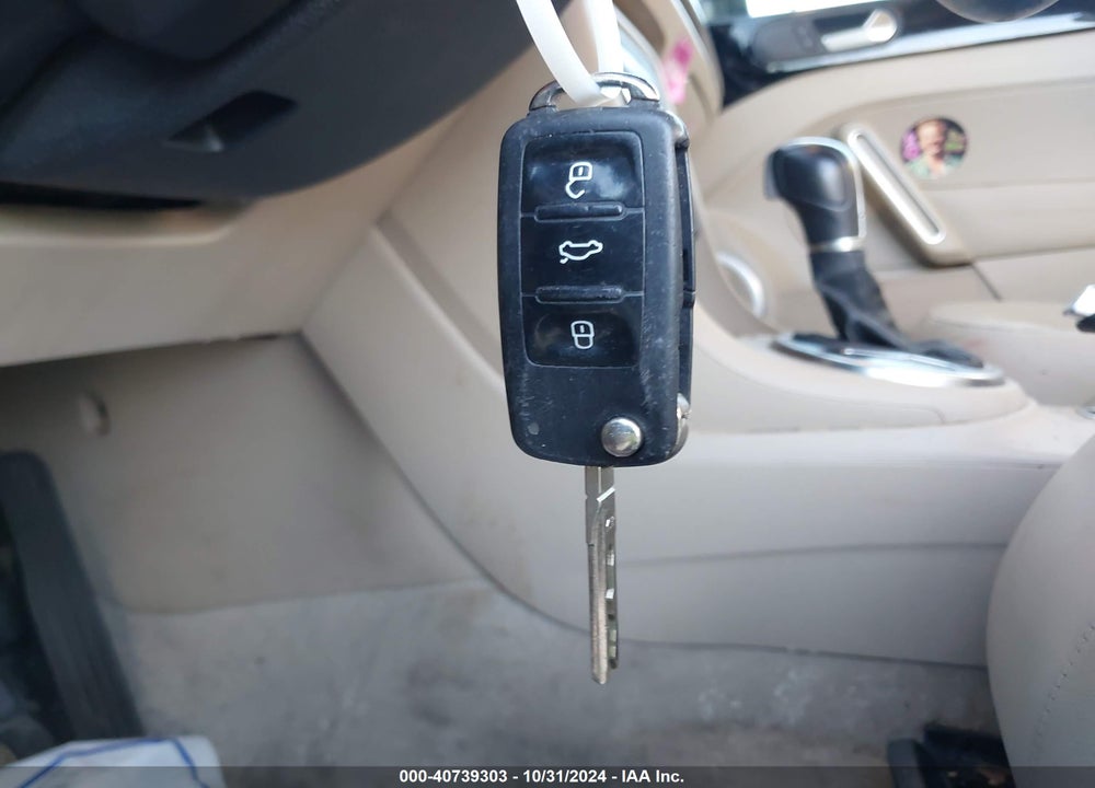 2015 VOLKSWAGEN BEETLE 1.8T VIN: 3VWJ07AT9FM631564