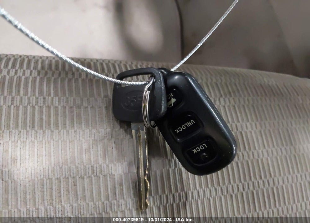2005 TOYOTA CAMRY LE VIN: 4T1BE32K05U984627