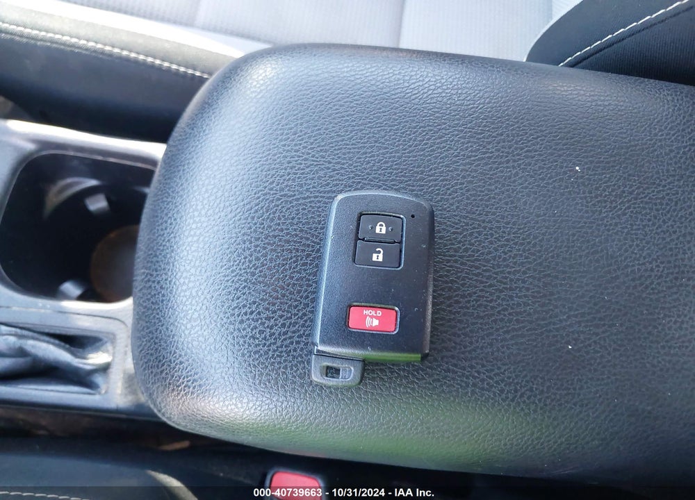 2017 TOYOTA RAV4 XLE VIN: 2T3RFREV4HW679406