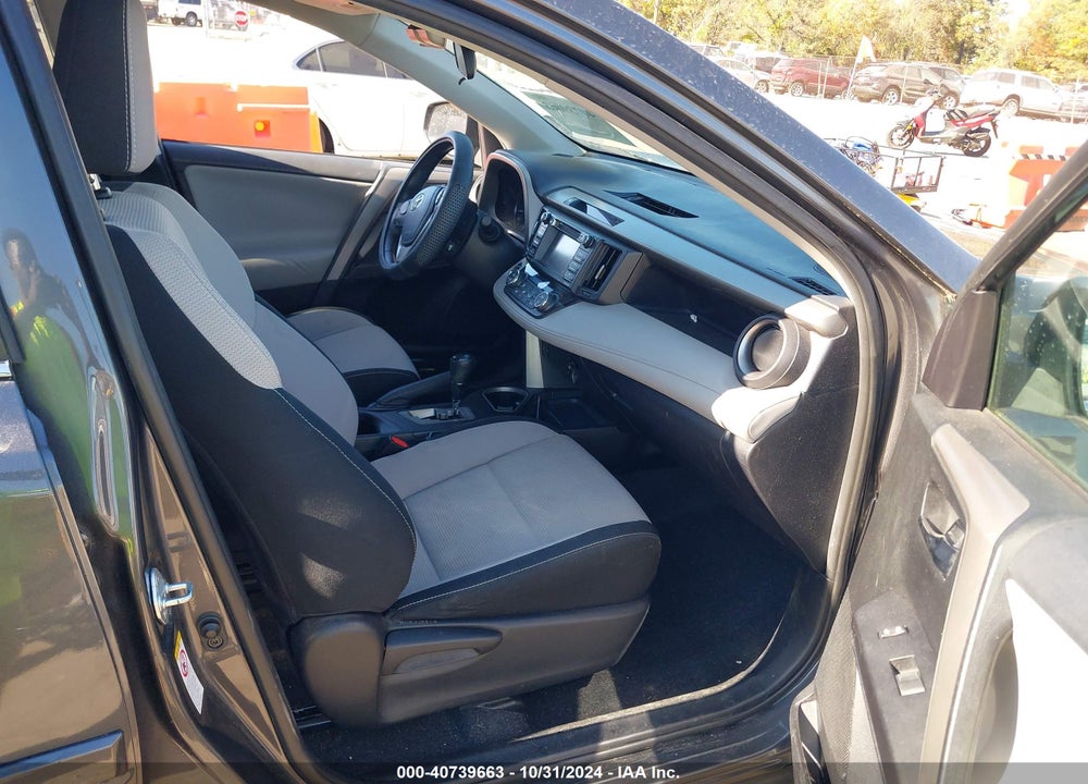 2017 TOYOTA RAV4 XLE VIN: 2T3RFREV4HW679406