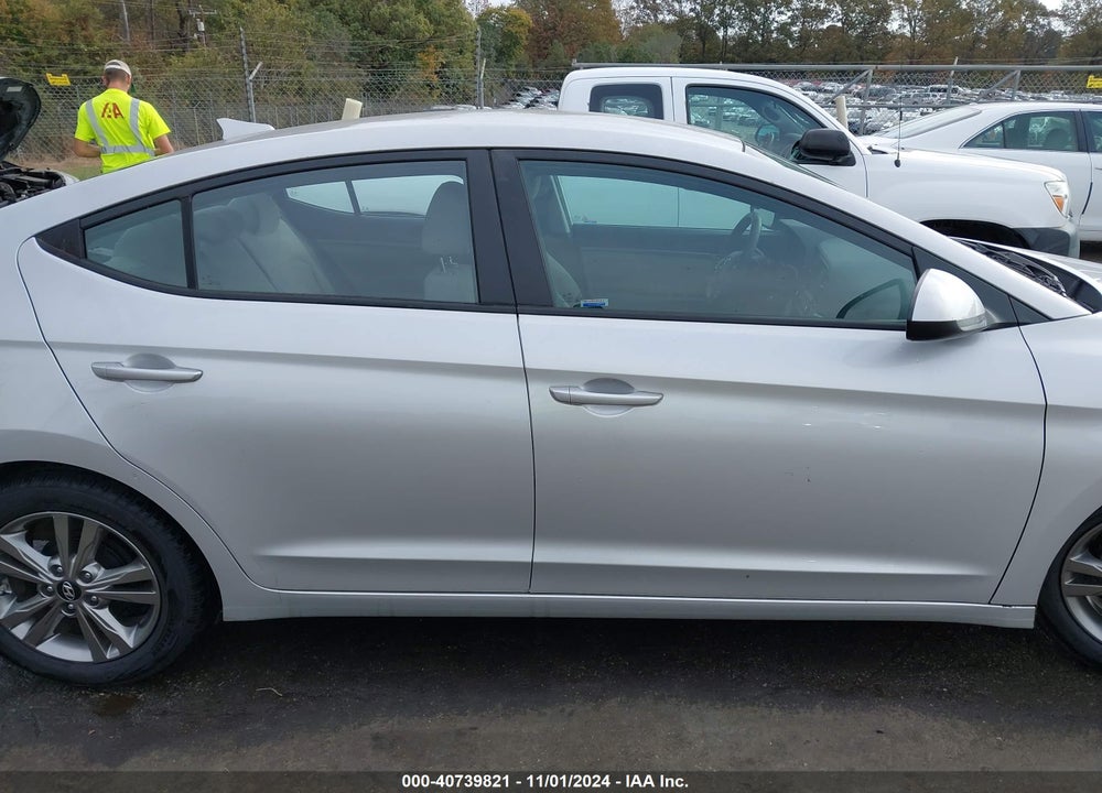 2017 HYUNDAI ELANTRA SE VIN: 5NPD84LFXHH156532