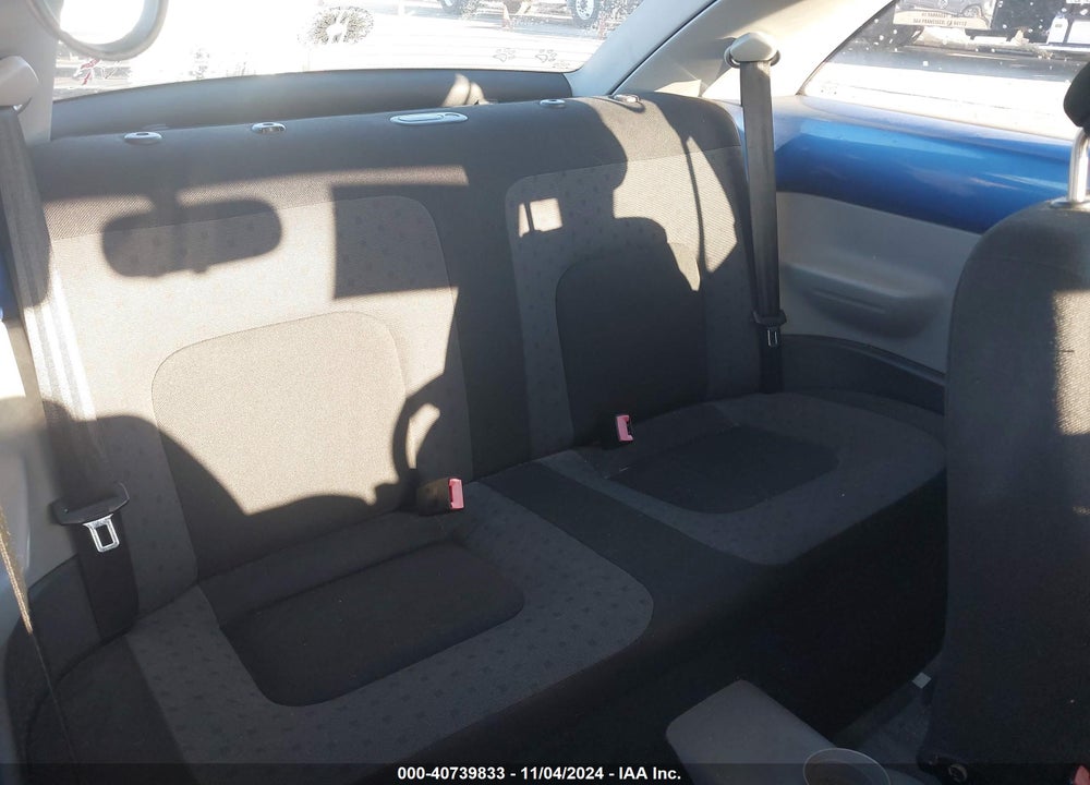 2001 VOLKSWAGEN NEW BEETLE GL VIN: 3VWBK21C21M446928