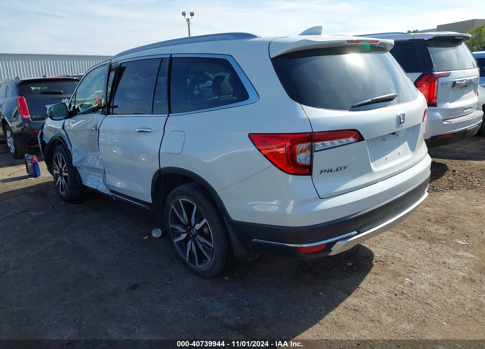 2022 HONDA PILOT 2WD TOURING 7 PASSENGER VIN: 5FNYF5H62NB011355