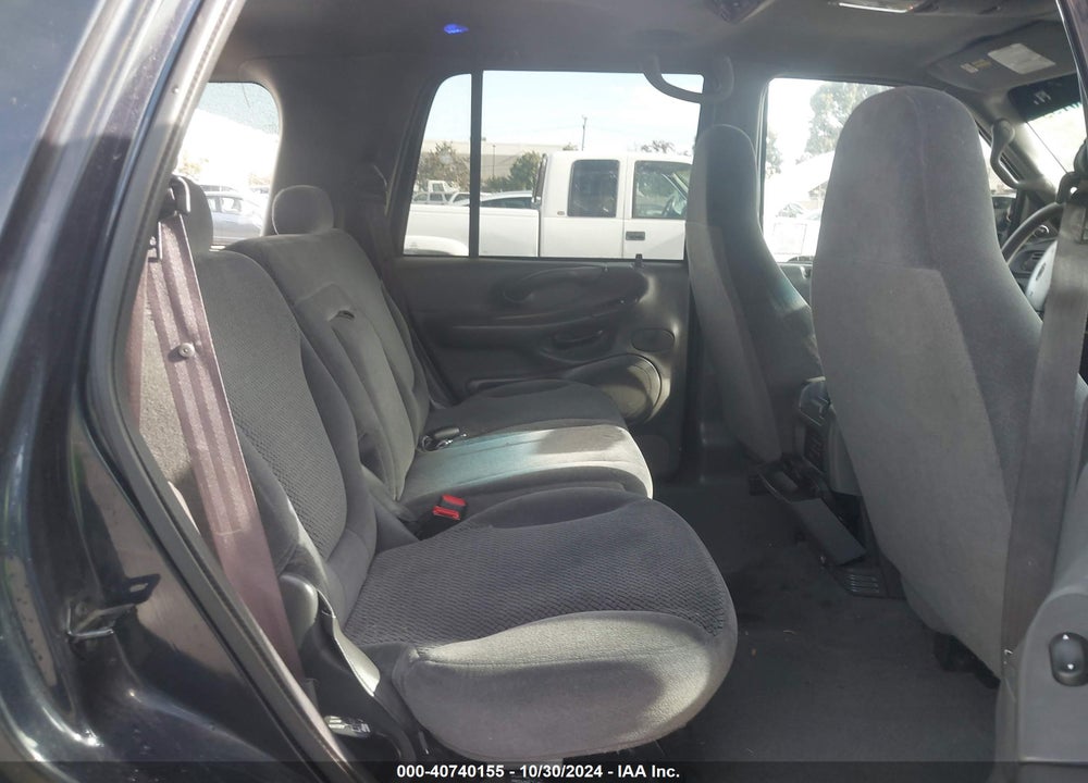 2000 FORD EXPEDITION XLT VIN: 1FMRU1665YLB71572