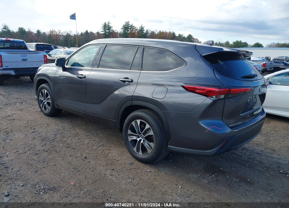 2022 TOYOTA HIGHLANDER XLE VIN: 5TDGZRAH2NS550513