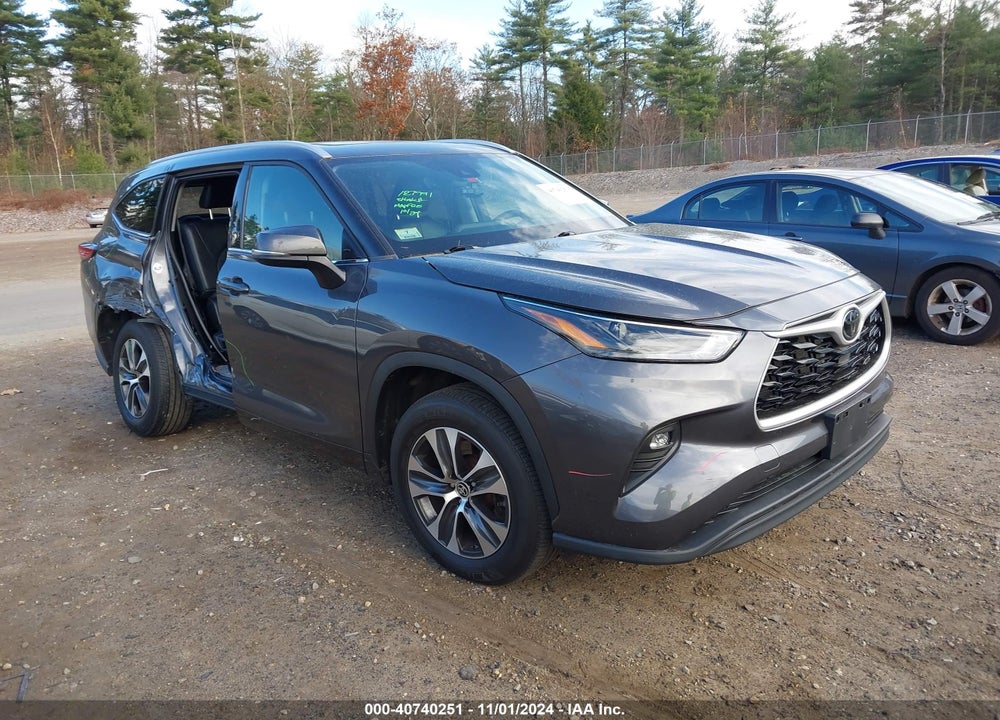 2022 TOYOTA HIGHLANDER XLE VIN: 5TDGZRAH2NS550513