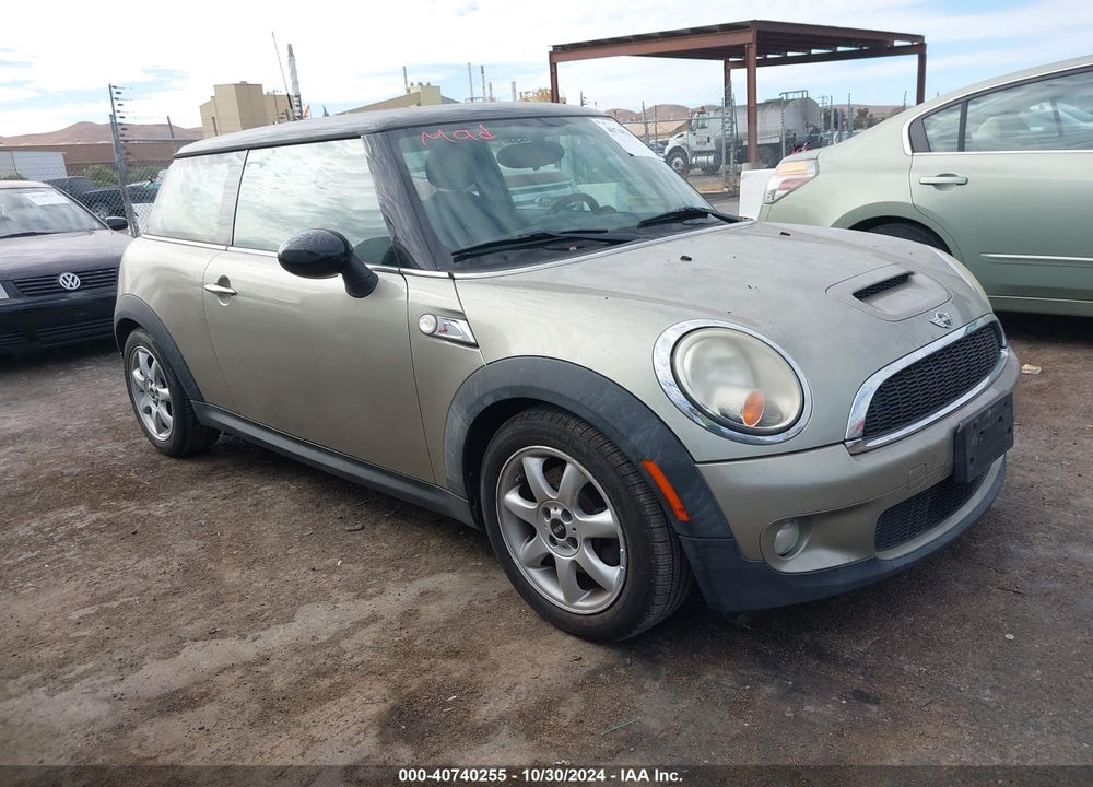 2010 MINI COOPER S VIN: WMWMF7C59ATZ72418