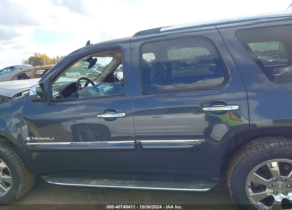2008 GMC YUKON DENALI VIN: 1GKFK63868J156207