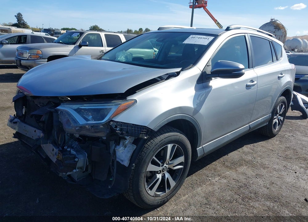 2018 TOYOTA RAV4 ADVENTURE/XLE VIN: 2T3RFREV5JW787863