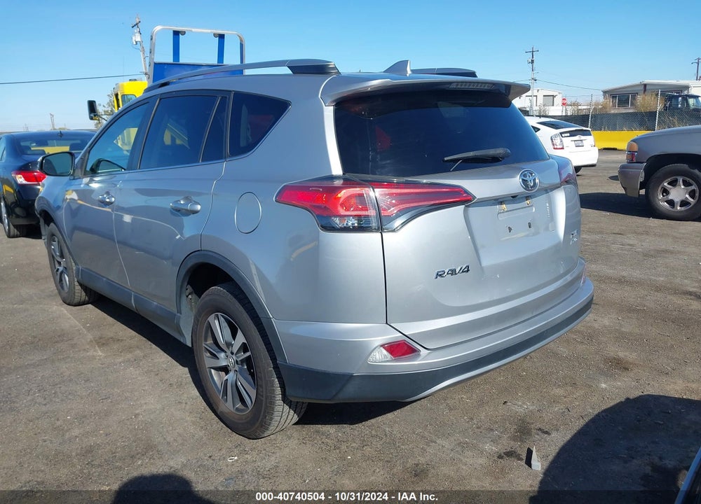 2018 TOYOTA RAV4 ADVENTURE/XLE VIN: 2T3RFREV5JW787863