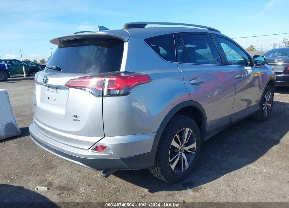 2018 TOYOTA RAV4 ADVENTURE/XLE VIN: 2T3RFREV5JW787863