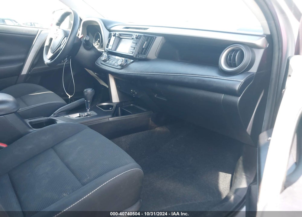 2018 TOYOTA RAV4 ADVENTURE/XLE VIN: 2T3RFREV5JW787863