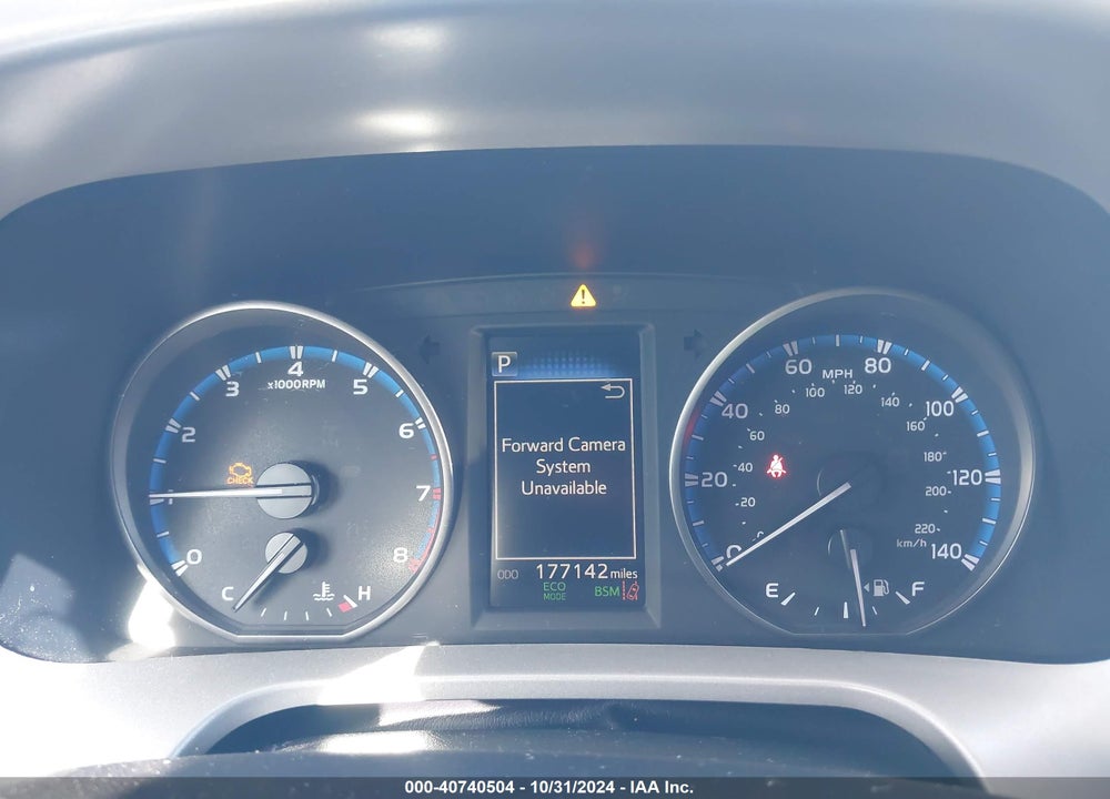 2018 TOYOTA RAV4 ADVENTURE/XLE VIN: 2T3RFREV5JW787863