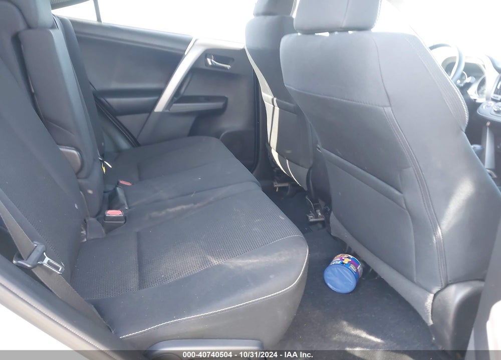 2018 TOYOTA RAV4 ADVENTURE/XLE VIN: 2T3RFREV5JW787863