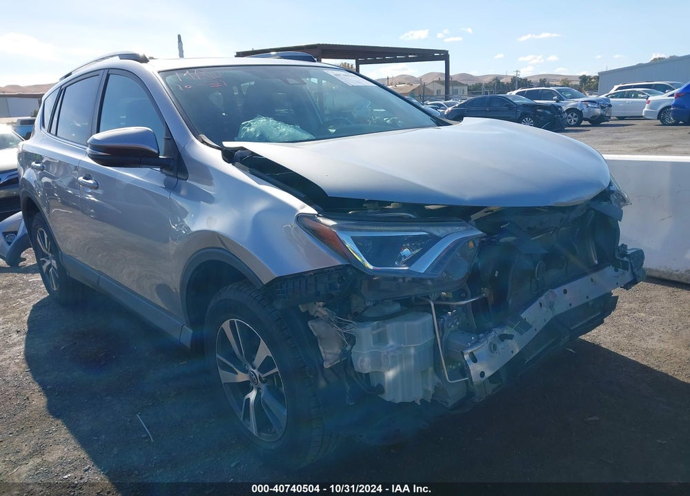 2018 TOYOTA RAV4 ADVENTURE/XLE VIN: 2T3RFREV5JW787863