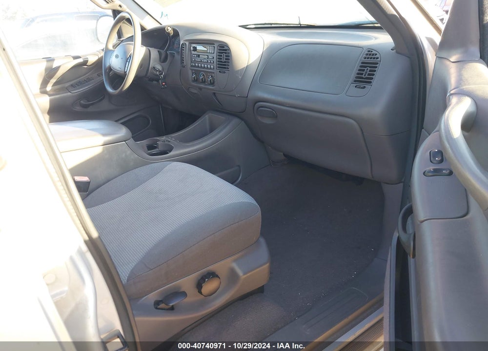 2001 FORD EXPEDITION XLT VIN: 1FMEU15W01LB43054