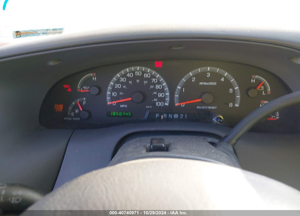 2001 FORD EXPEDITION XLT VIN: 1FMEU15W01LB43054