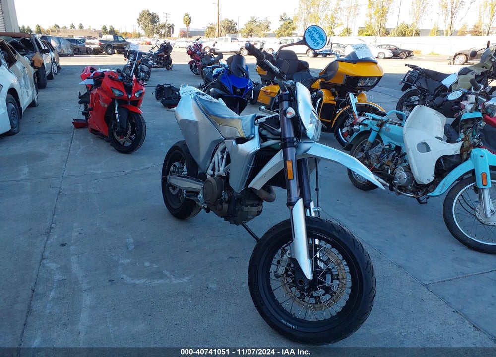 2019 HUSQVARNA SUPERMOTO 701 VIN: VBKUSV400KM745442