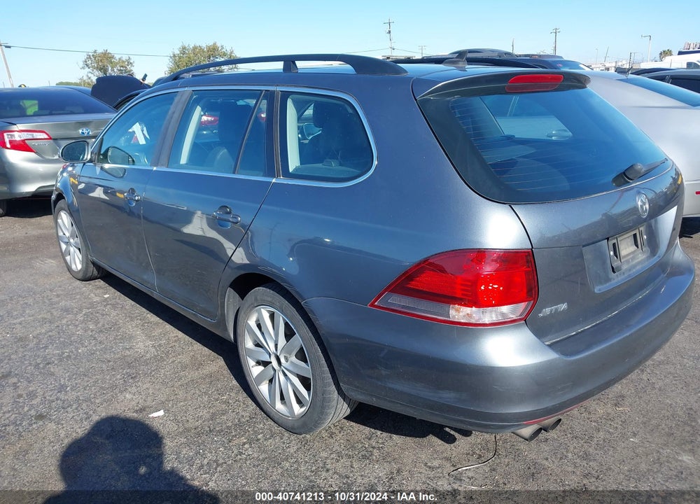 2014 VOLKSWAGEN JETTA SPORTWAGEN 2.0L TDI VIN: 3VWPL7AJ0EM625571