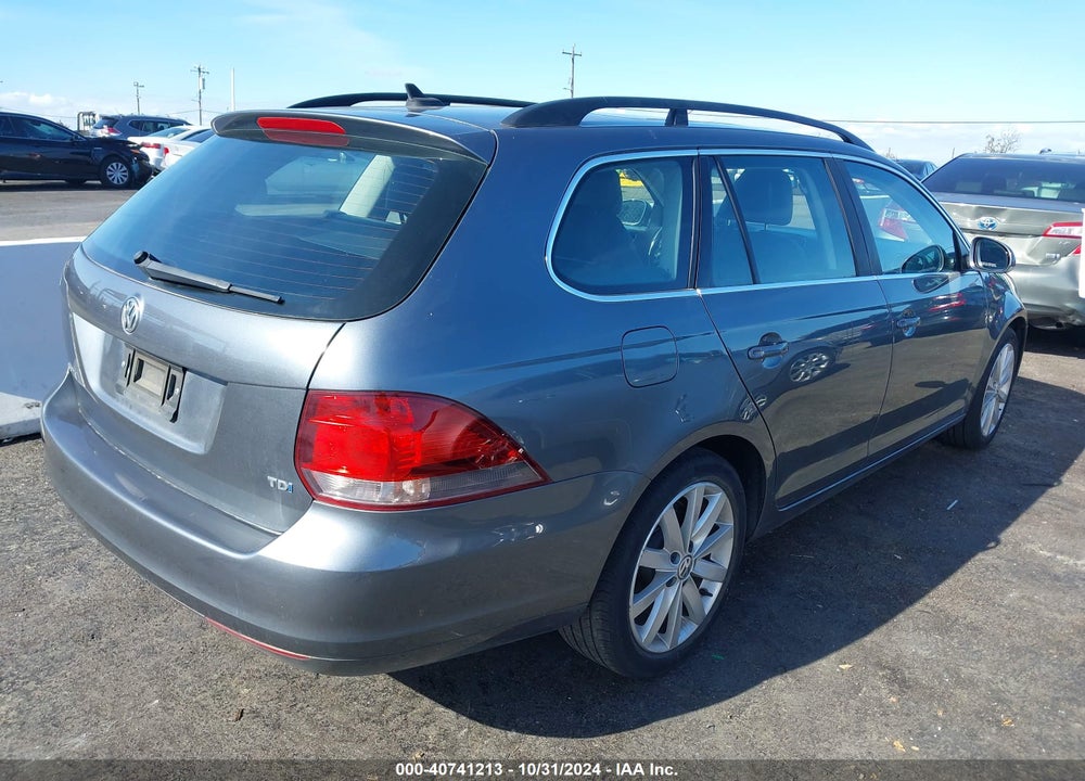 2014 VOLKSWAGEN JETTA SPORTWAGEN 2.0L TDI VIN: 3VWPL7AJ0EM625571