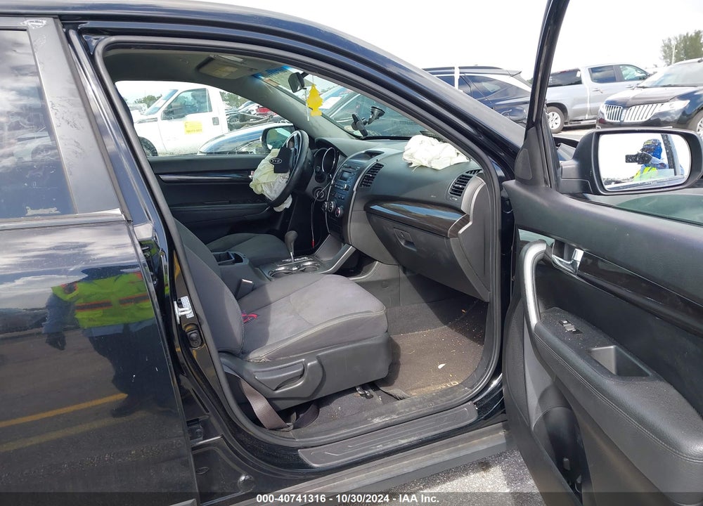 2011 KIA SORENTO LX V6 VIN: 5XYKT4A2XBG115208