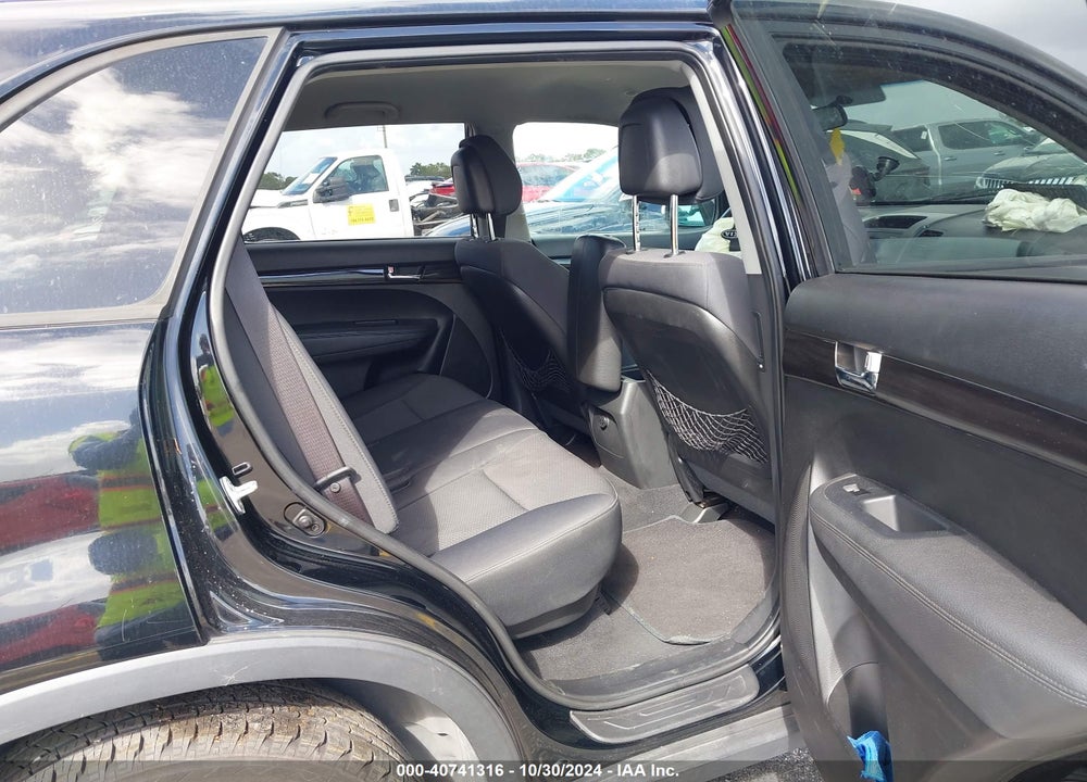 2011 KIA SORENTO LX V6 VIN: 5XYKT4A2XBG115208