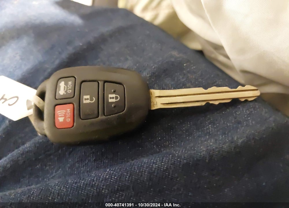 2017 TOYOTA COROLLA LE VIN: 5YFBURHE4HP635273