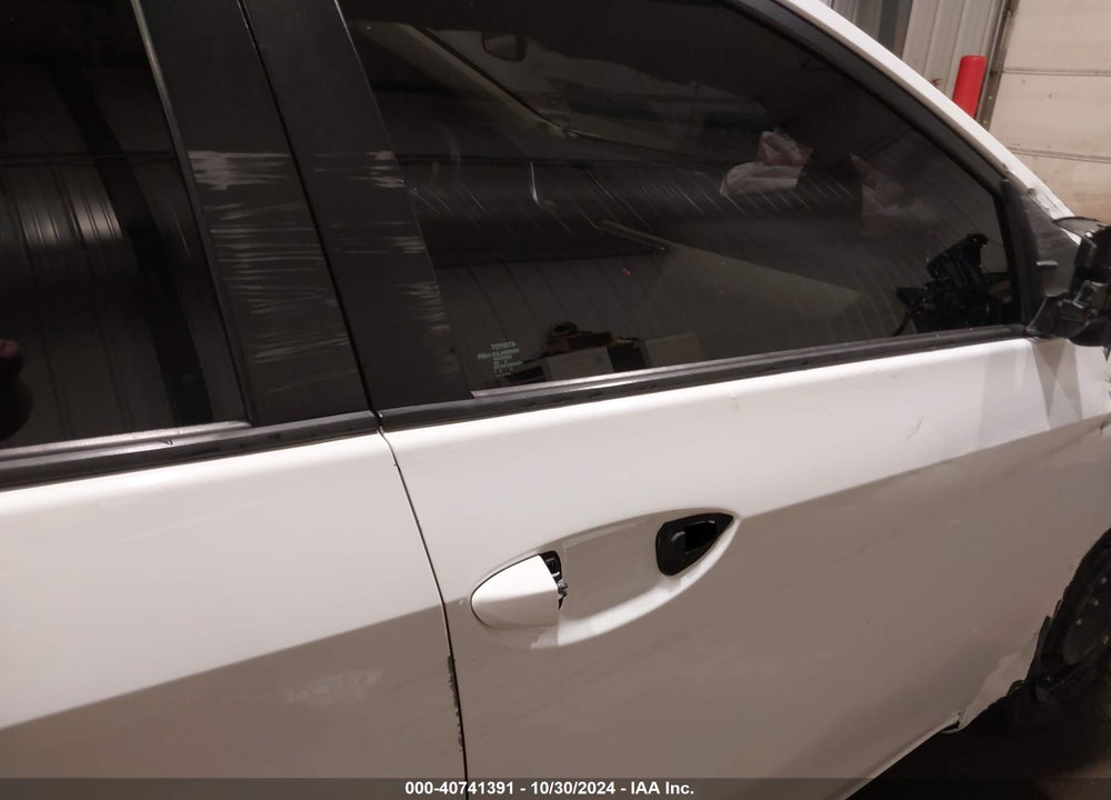 2017 TOYOTA COROLLA LE VIN: 5YFBURHE4HP635273