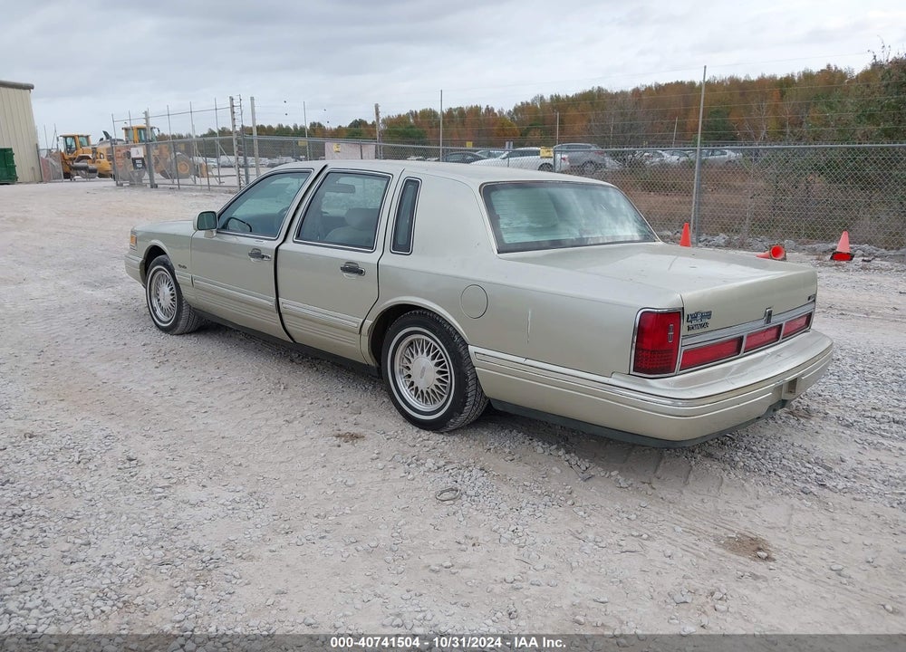 1997 LINCOLN TOWN CAR SIGNATURE VIN: 1LNLM82W3VY751034