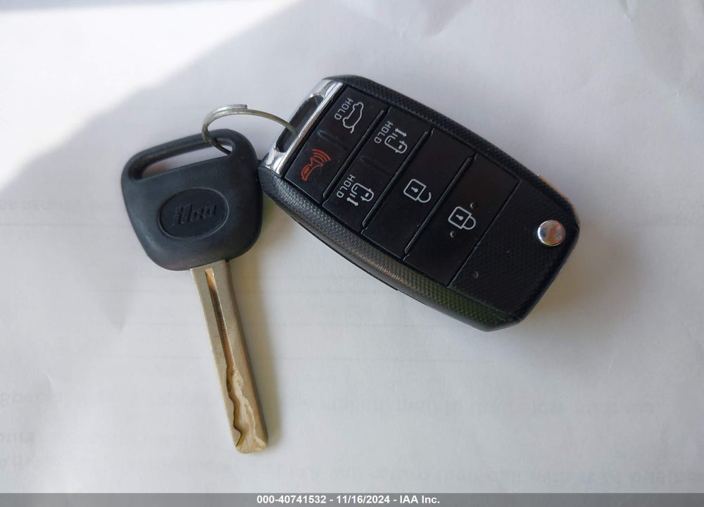 2016 KIA SEDONA LX VIN: KNDMB5C12G6149465