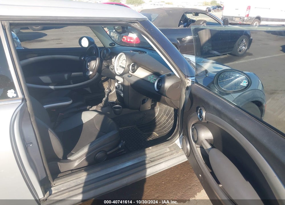 2010 MINI COOPER CLUBMAN VIN: WMWML3C54ATX37801