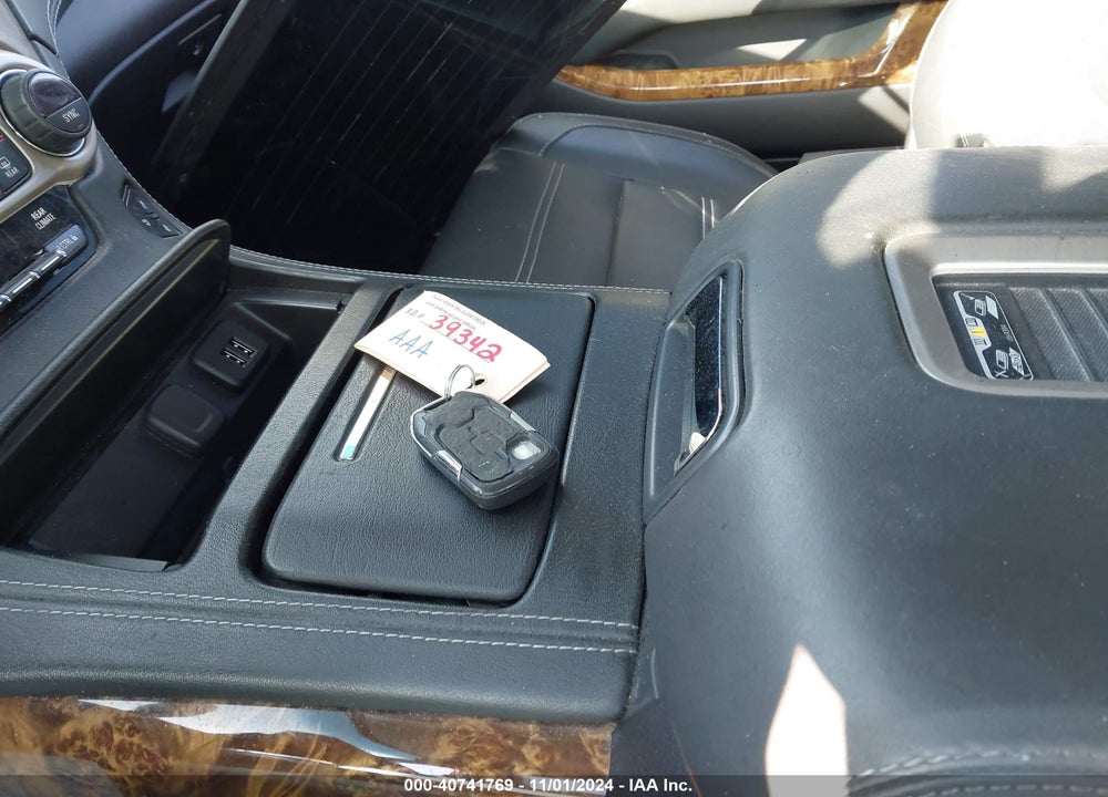 2015 GMC YUKON DENALI VIN: 1GKS1CKJXFR550568