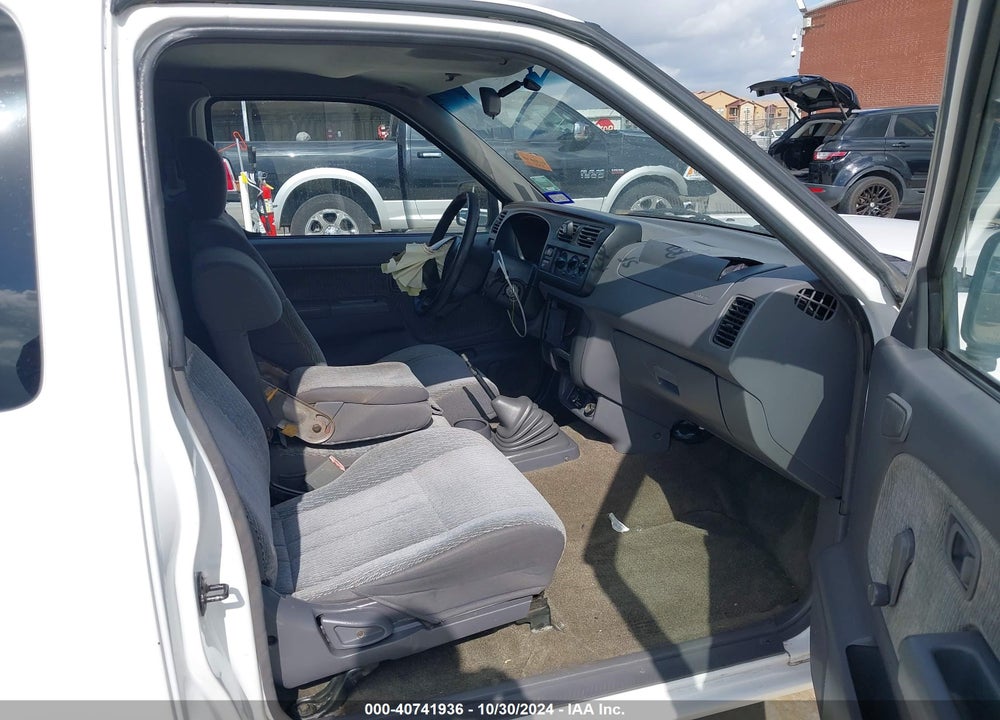 2000 NISSAN FRONTIER XE VIN: 1N6DD26S0YC393385